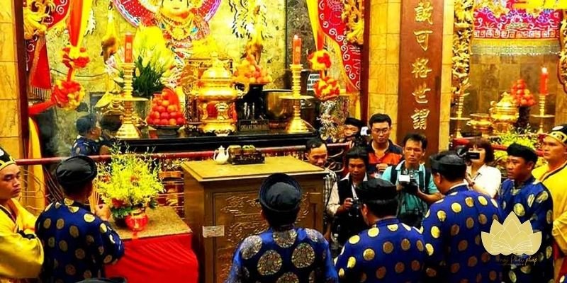 Bài văn khấn bà chúa kho cầu lộc rơi lộc vãi