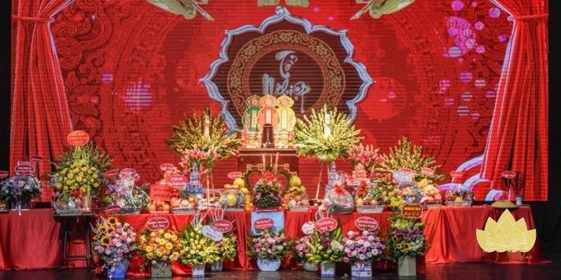 Các vật phẩm dâng lễ thể hiện lòng thành kính trang nghiêm