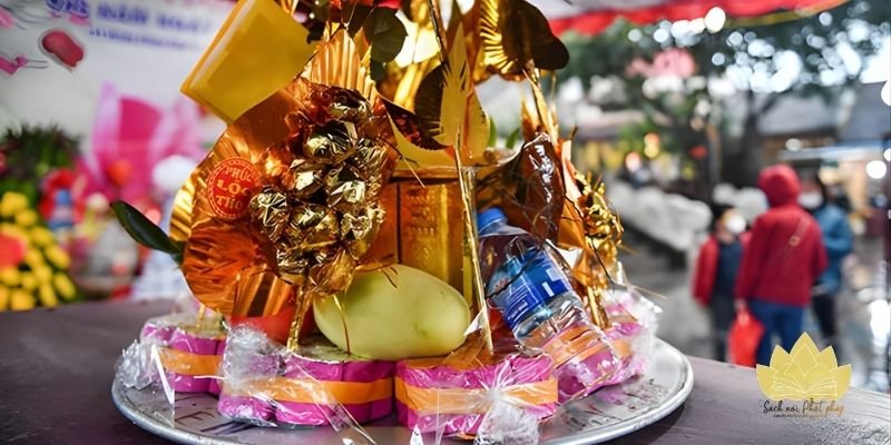 Chuẩn bị lễ vật đầy đủ trang nghiêm đúng nghi thức tâm linh