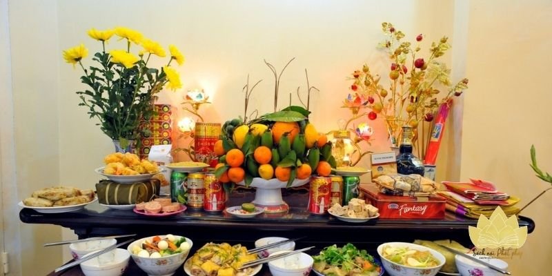 Mâm lễ giản dị, không gian thờ cúng thanh tịnh và trang nghiêm