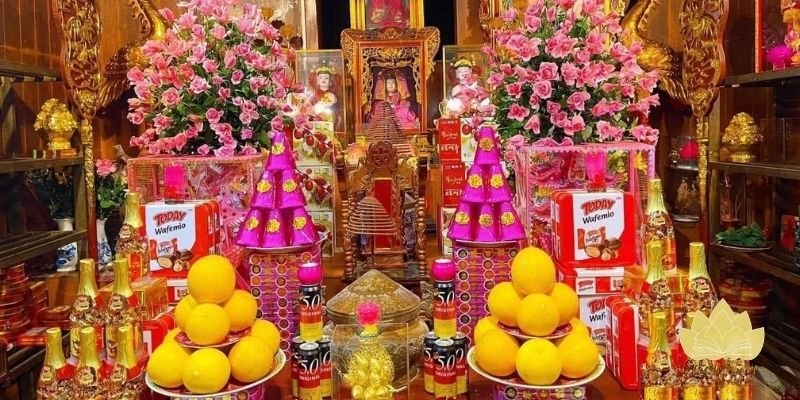 Mâm lễ hoa quả hương đèn chuẩn bị dâng ban thờ