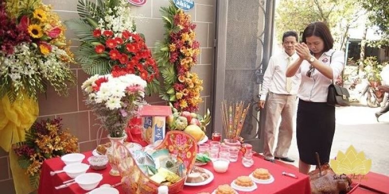 Nghi thức mở đầu kinh doanh với tâm thế trang nghiêm