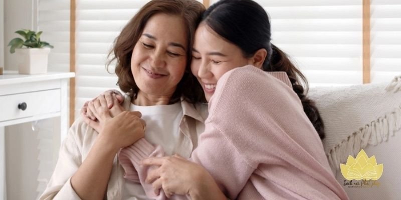 Những vần thơ về mẹ khơi dậy lòng biết ơn chân thành