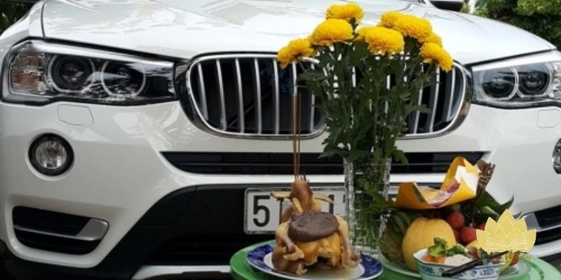 Sắp mâm lễ ngoài trời gọn gàng, đủ lễ và sạch
