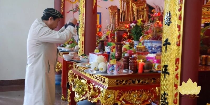 Thời điểm phù hợp để thắp hương cầu tổ tiên che chở