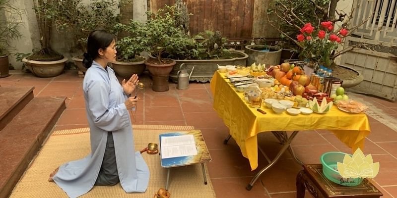 Văn khấn cô hồn đúng chuẩn dễ đọc và trang nghiêm